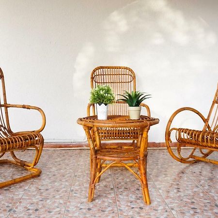 Villa Aurelia -Seafront Apartment With Patio Флумини ди Куарту Екстериор снимка