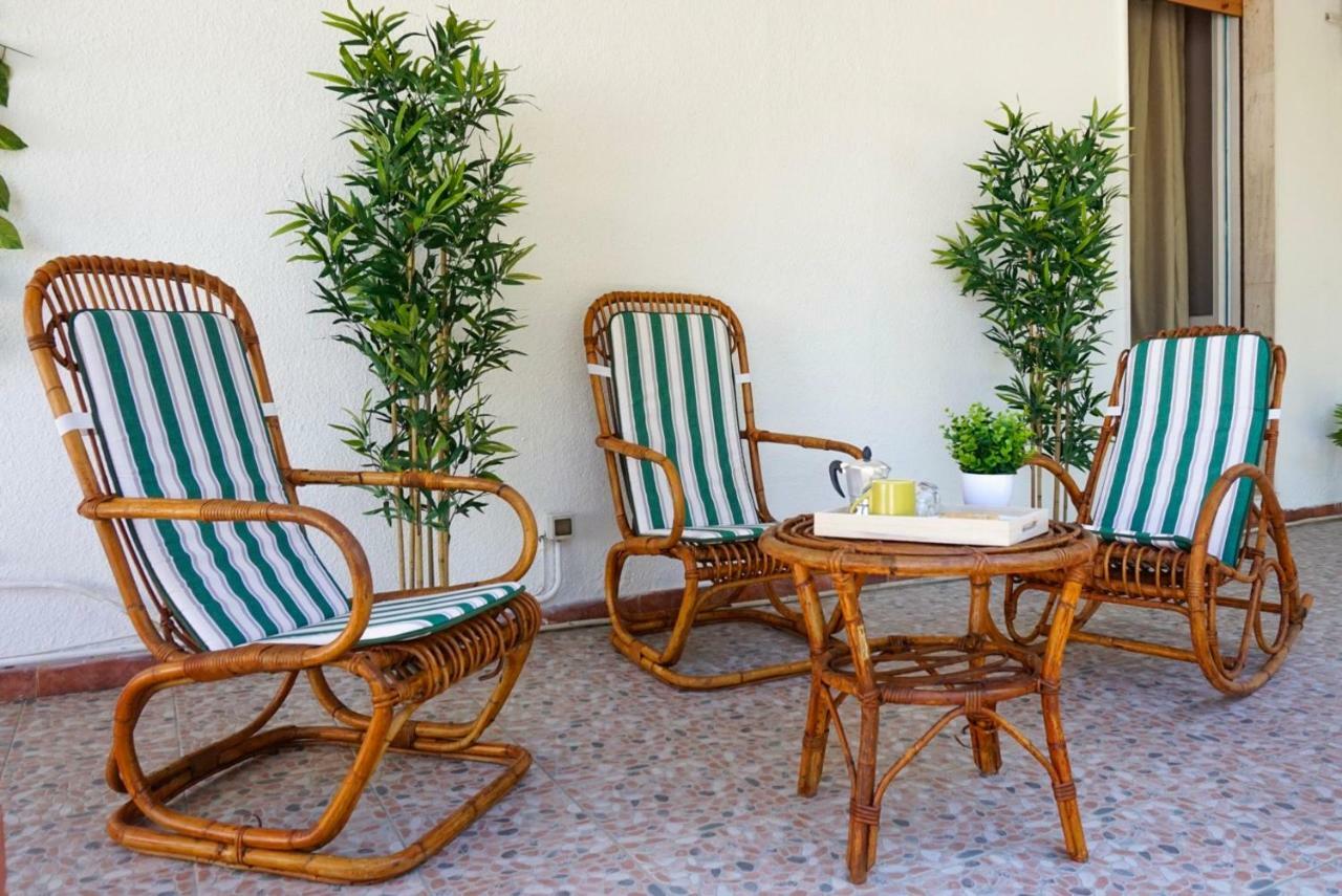 Villa Aurelia -Seafront Apartment With Patio Флумини ди Куарту Екстериор снимка