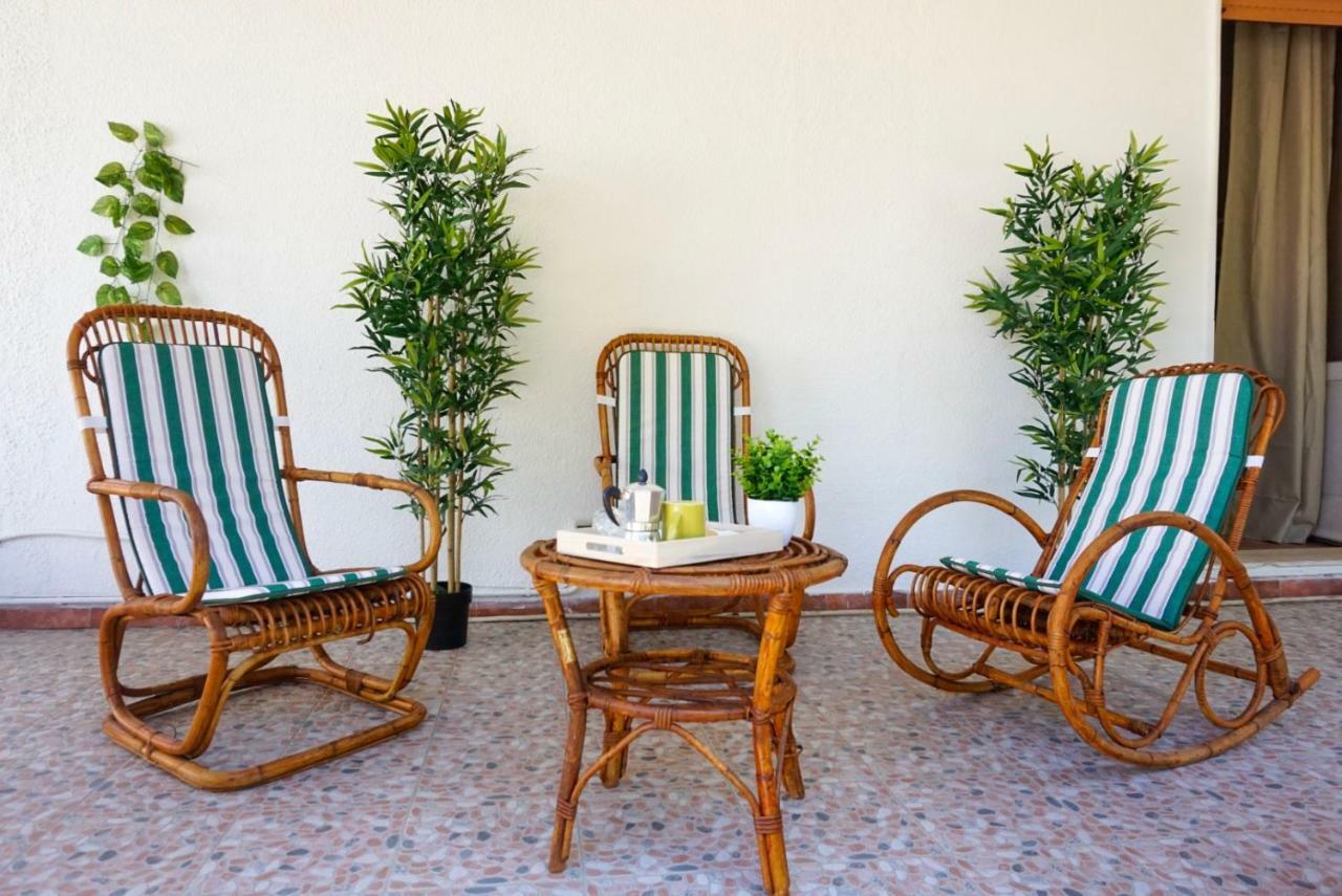 Villa Aurelia -Seafront Apartment With Patio Флумини ди Куарту Екстериор снимка