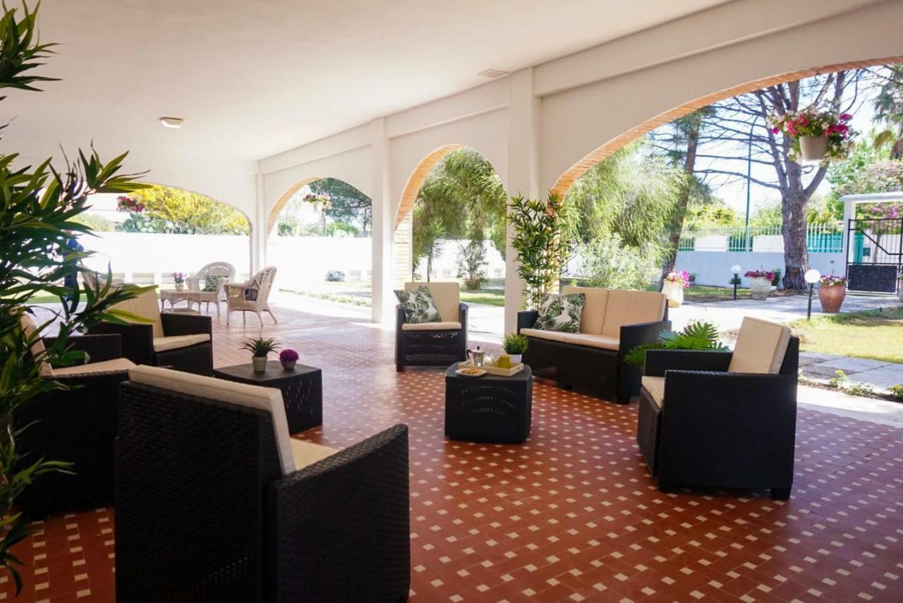 Villa Aurelia -Seafront Apartment With Patio Флумини ди Куарту Екстериор снимка