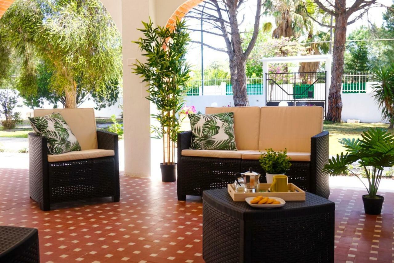 Villa Aurelia -Seafront Apartment With Patio Флумини ди Куарту Екстериор снимка