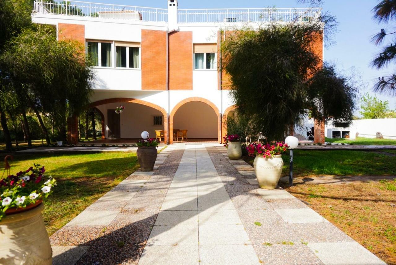 Villa Aurelia -Seafront Apartment With Patio Флумини ди Куарту Екстериор снимка