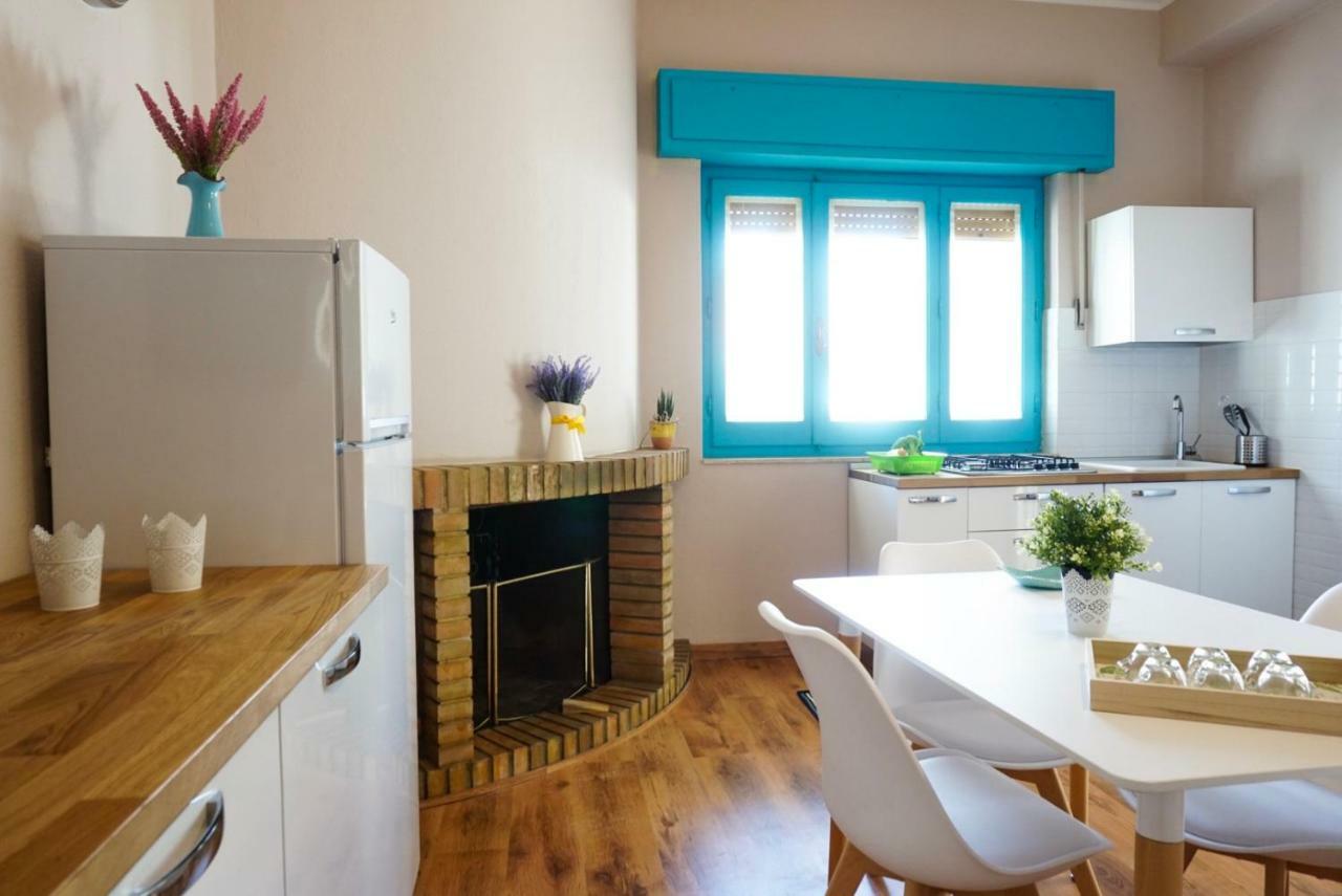 Villa Aurelia -Seafront Apartment With Patio Флумини ди Куарту Екстериор снимка