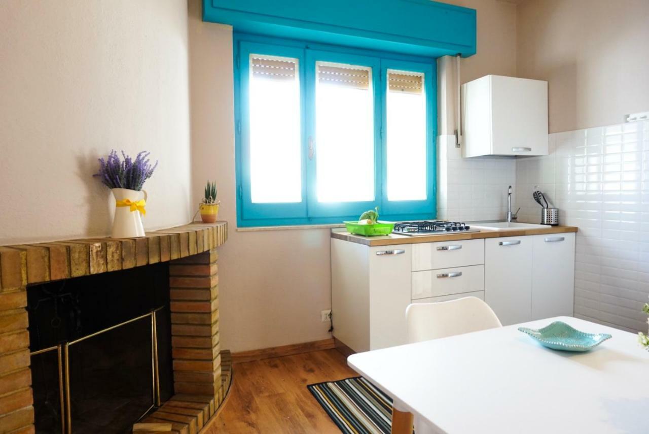 Villa Aurelia -Seafront Apartment With Patio Флумини ди Куарту Екстериор снимка