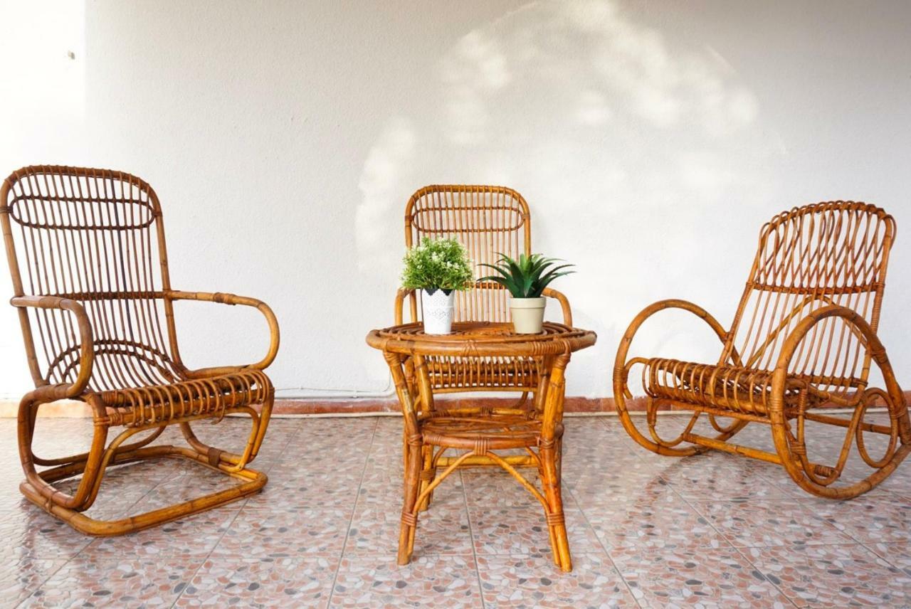 Villa Aurelia -Seafront Apartment With Patio Флумини ди Куарту Екстериор снимка