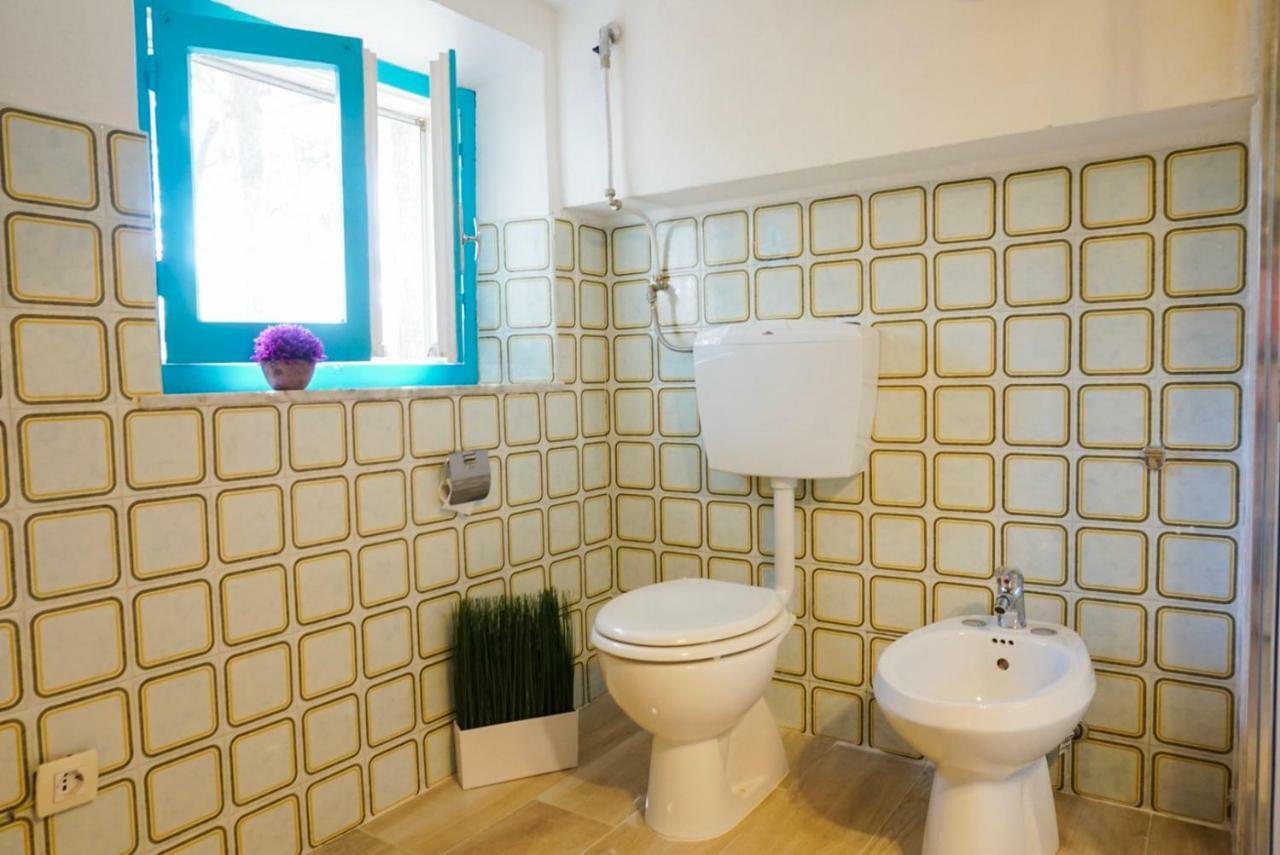 Villa Aurelia -Seafront Apartment With Patio Флумини ди Куарту Екстериор снимка