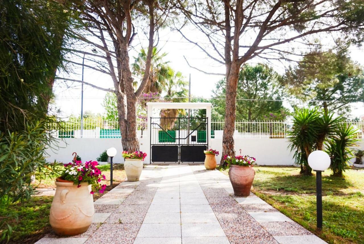 Villa Aurelia -Seafront Apartment With Patio Флумини ди Куарту Екстериор снимка