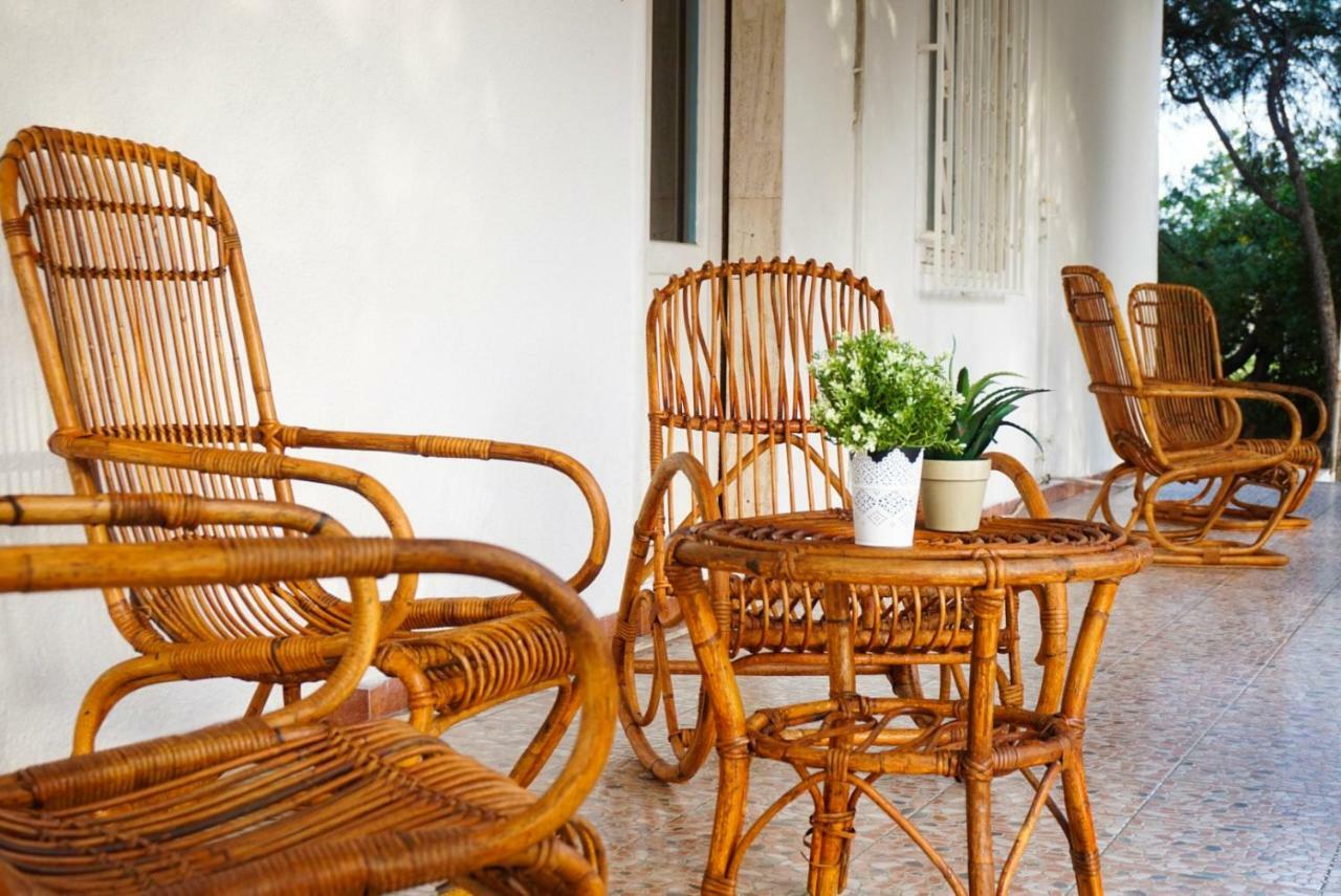 Villa Aurelia -Seafront Apartment With Patio Флумини ди Куарту Екстериор снимка