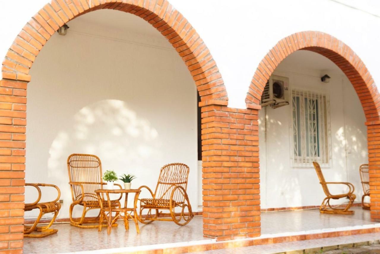 Villa Aurelia -Seafront Apartment With Patio Флумини ди Куарту Екстериор снимка
